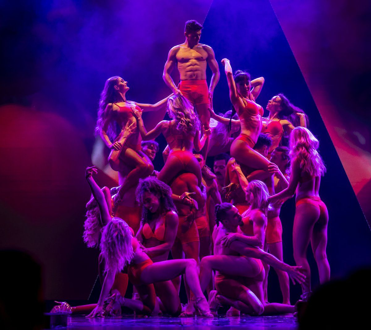 ROUGE (18+ Cabaret &amp; Variety Show at The STRAT) website screenshot